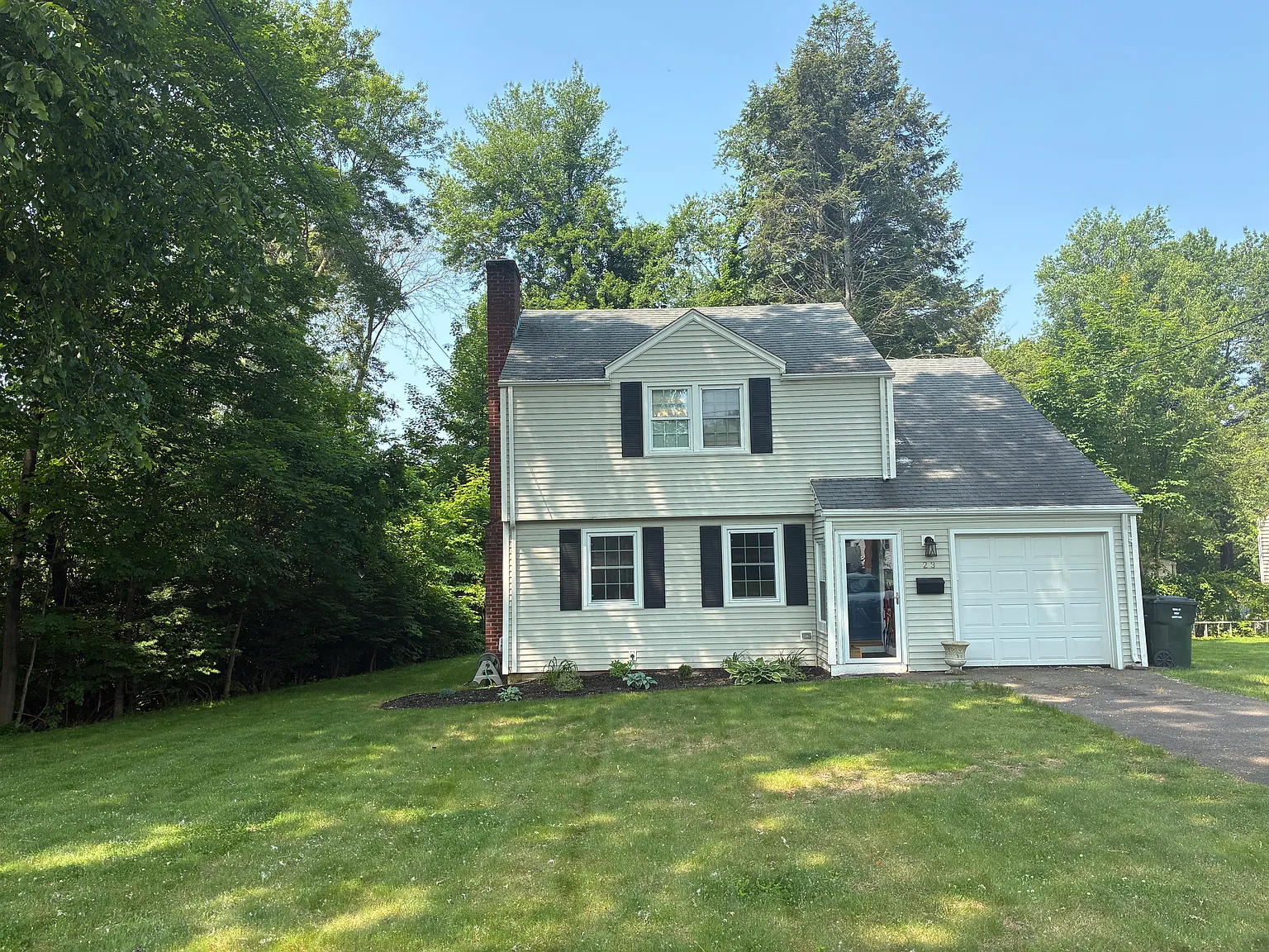 3 bed, 1.5 bath, 1372 sqft, $3,400 — Photo 2