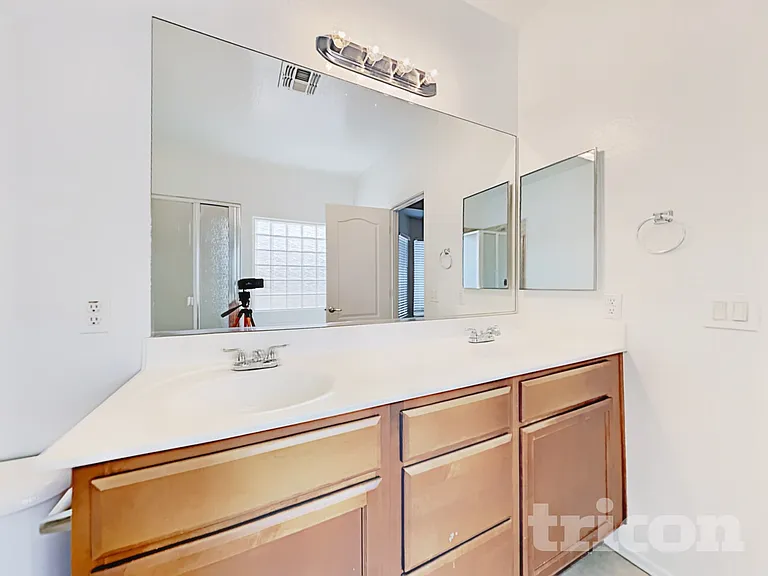 11717 W Jackson St — Photo 10