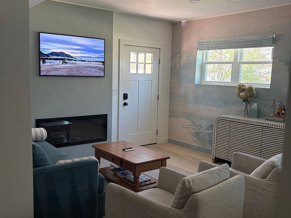 1st image of 810 Lindsay Ave #1