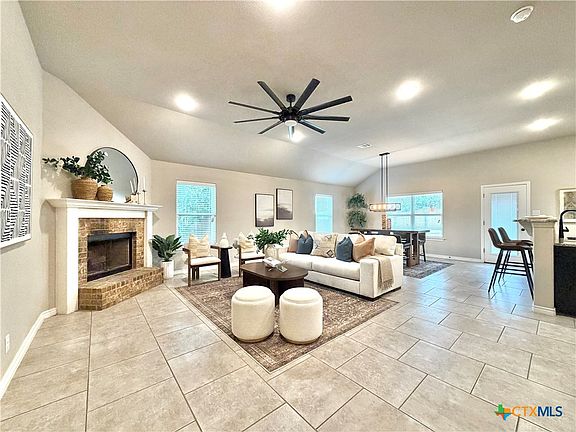 2nd image of 821 Kendra Dr