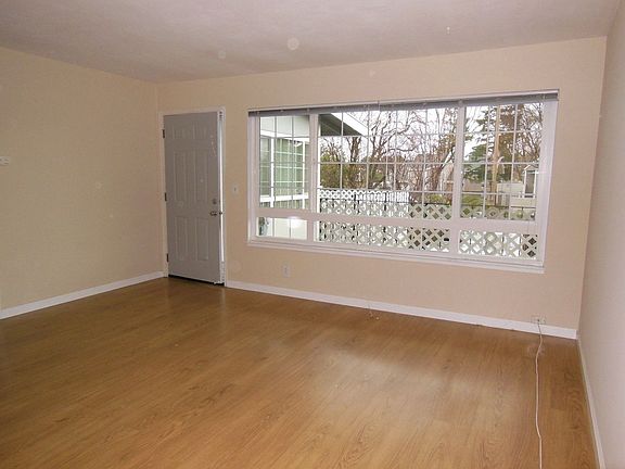 3rd image of 619 Stambaugh St #5