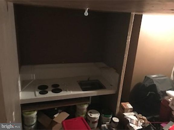 2nd image of 638 E Clementine St