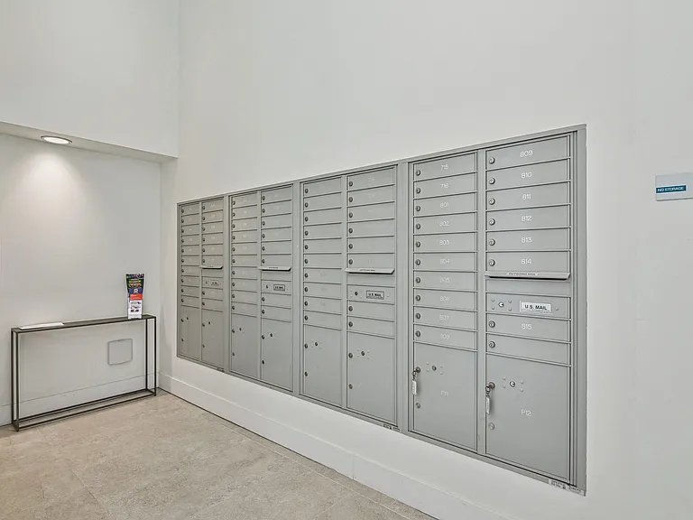 Riverview One Apartments — Photo 22