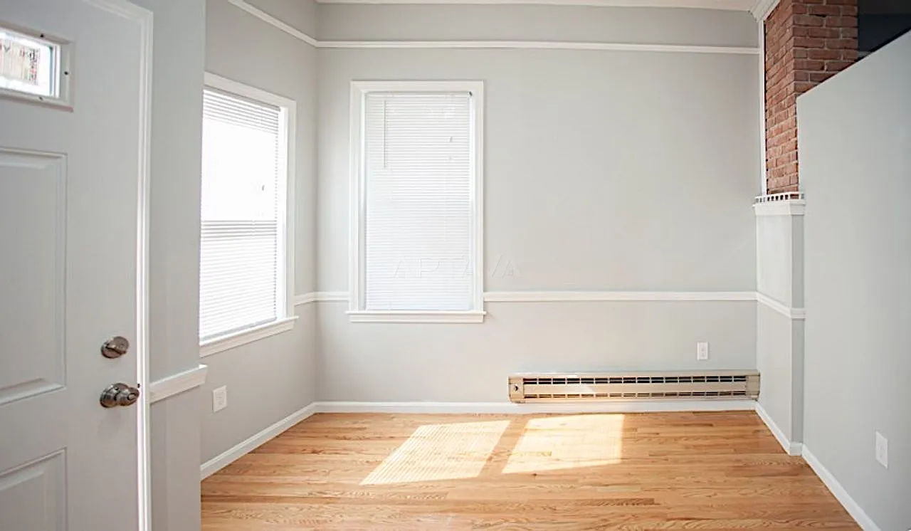 3 bed, $4,200 — Photo 2