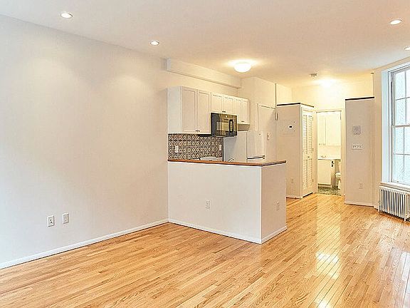 3rd image of 322 E 81st St APT 3RE