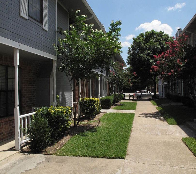 1st image of 929 W Hickory St #B-19