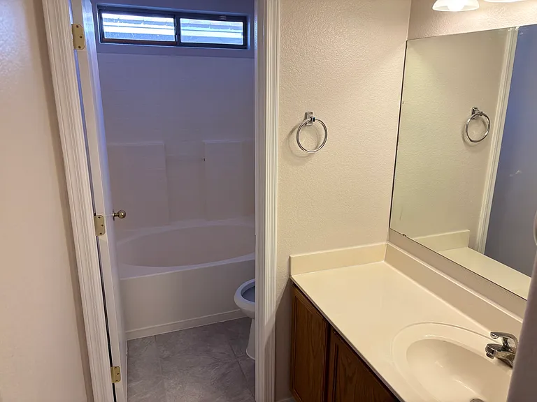 1073 N Agave St — Photo 7