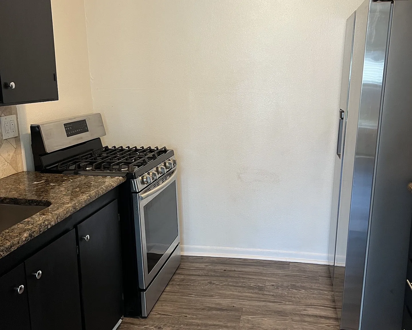 2 bed, 700 sqft, $1,100 — Photo 3