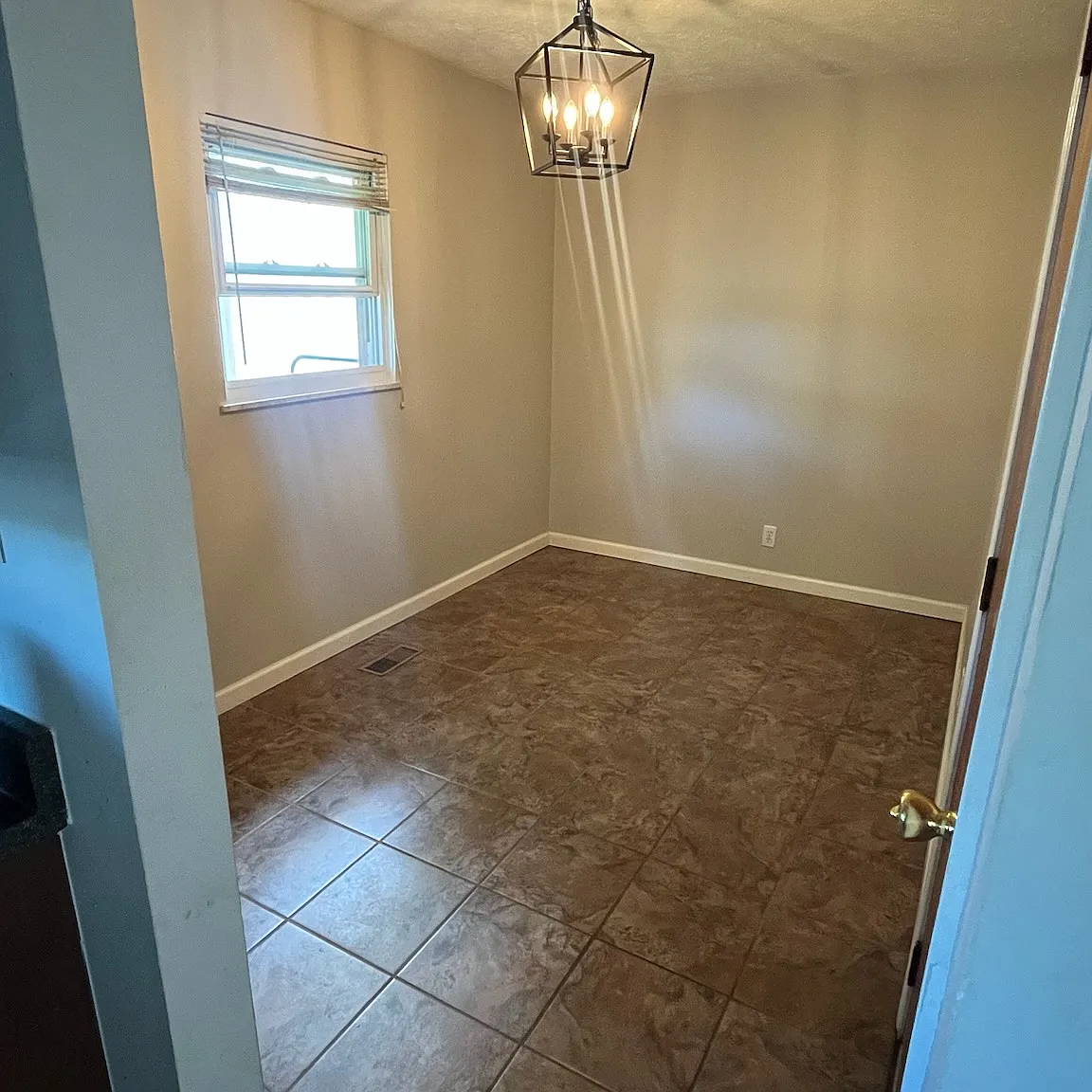 3 bed, 1188 sqft, $2,095 — Photo 4