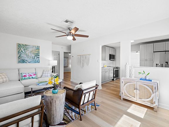 3rd image of 300 1st Ave NW