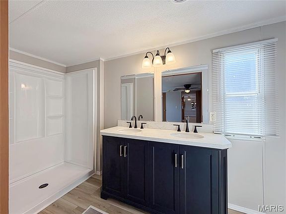 5th image of 4057 Crest Dr