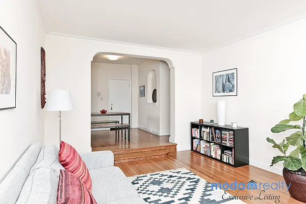 Sold by Moda Realty | media 32