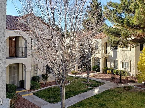 3rd image of 4718 Nara Vista Way