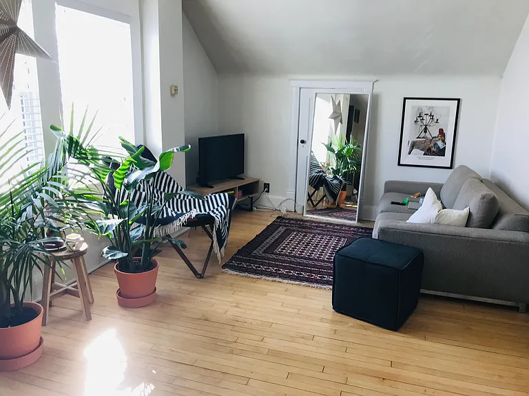 1315 29th Ave NE #2 — Photo 3
