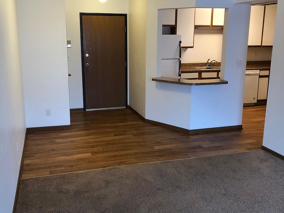 1st image of 644 Squaw Creek Dr