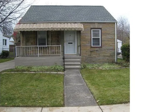 18556 Kenosha St, Harper Woods, MI 48225