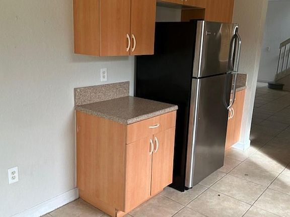 4th image of 1008 NE 39th Ave