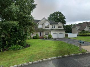 6 Debron Court, Centereach, NY