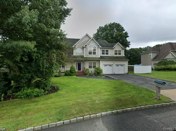 6 Debron Court, Centereach, NY 11720