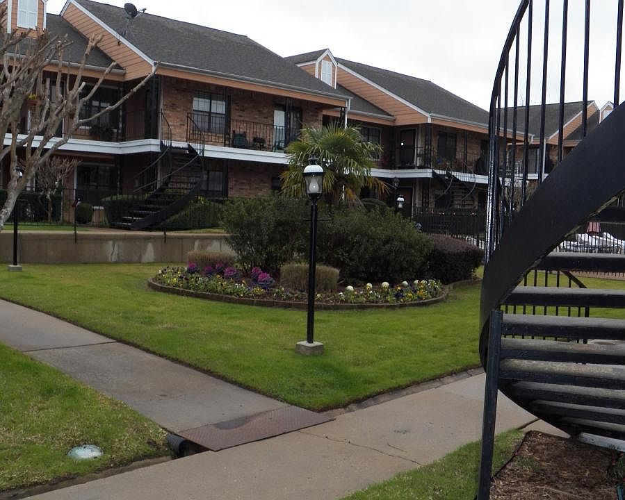 Courtyard Condominiums in South Tyler