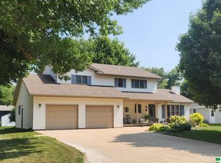 105 Michigan Ave SW, Orange City, IA 51041
