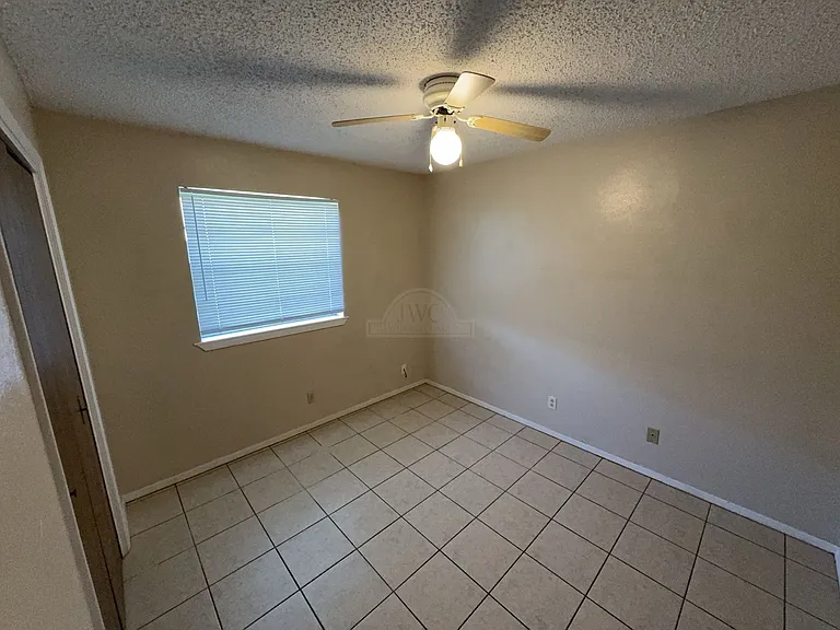 2110 Hinkle Ave — Photo 9