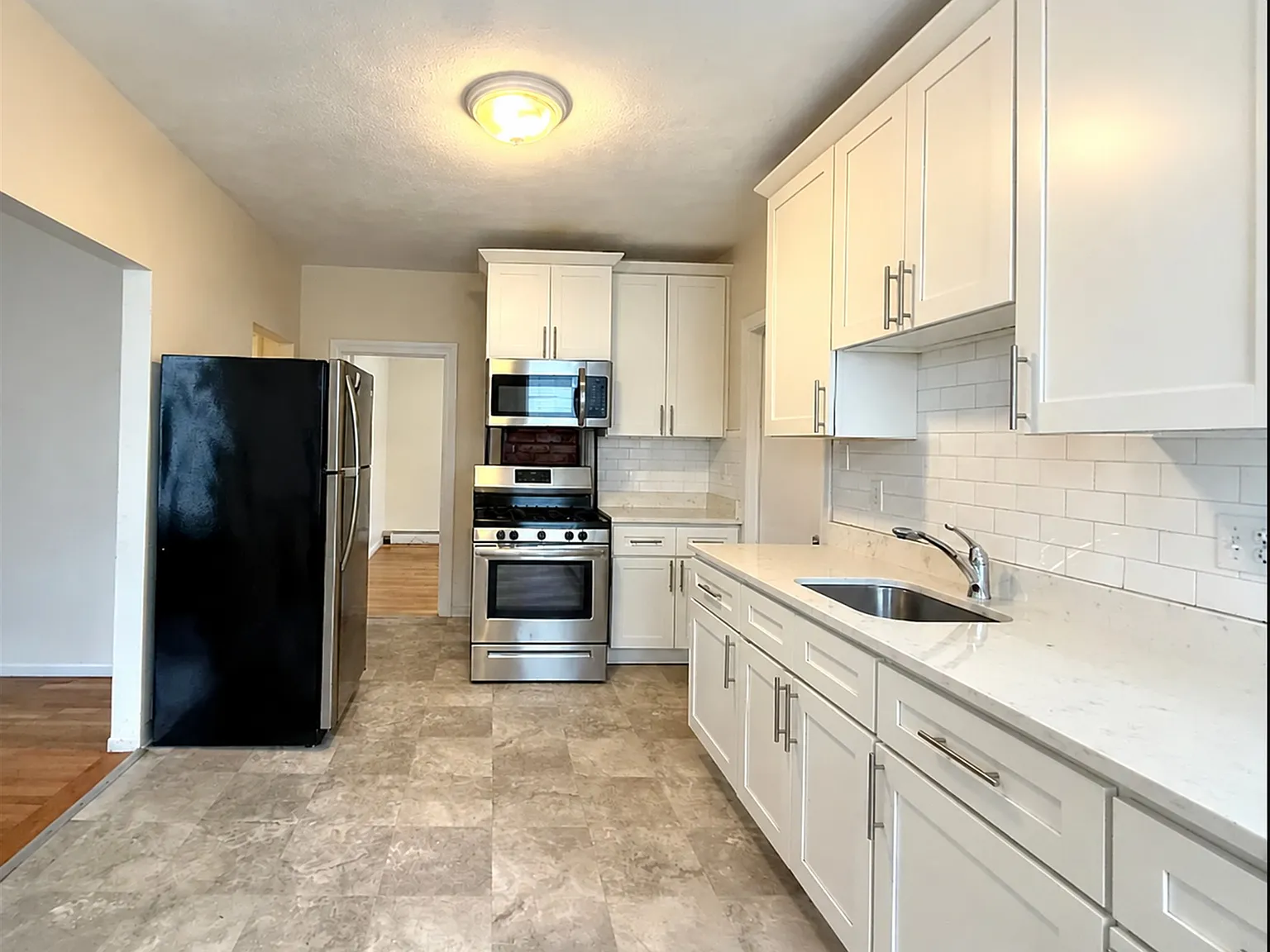 2 bed, 916 sqft, $3,000 — Photo 1