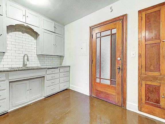 3rd image of 2820 S Robinson Ave Unit 5
