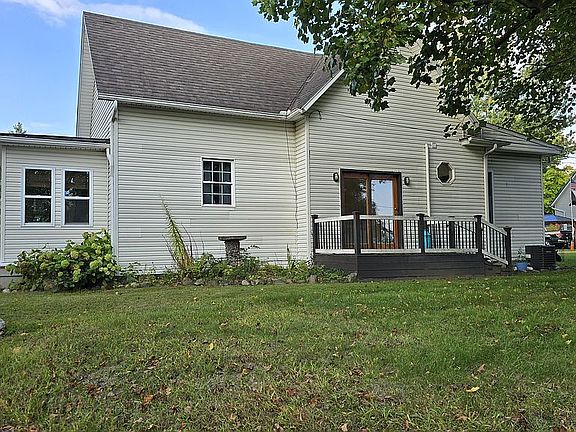 2nd image of 109 S Maple St