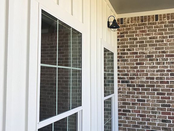 3rd image of 8215 Royal Oaks Dr
