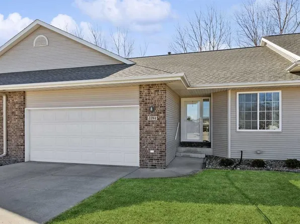 2284 E Grantview Dr, Coralville, IA 52241