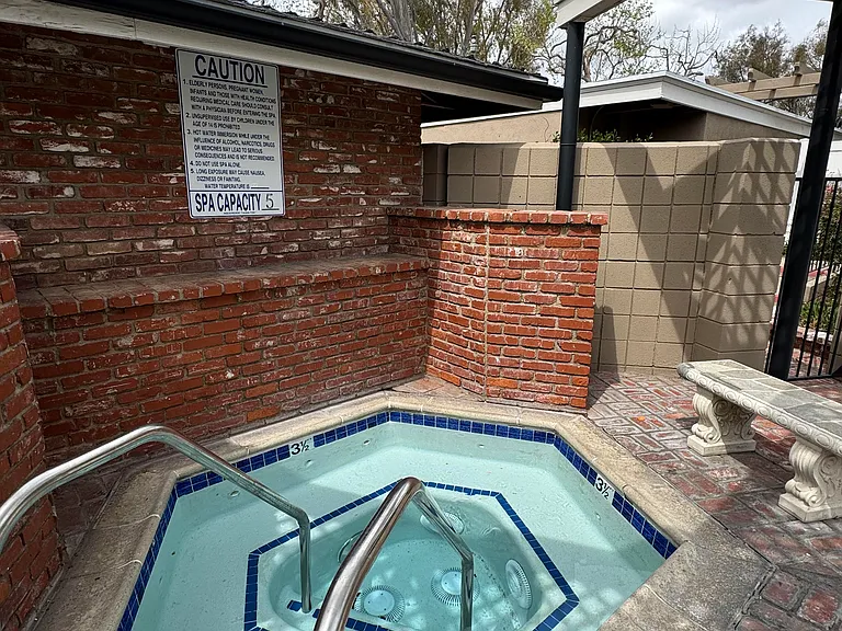 660 S Glassell St #15 — Photo 23
