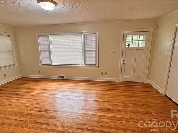 3rd image of 690 Brookdale Dr