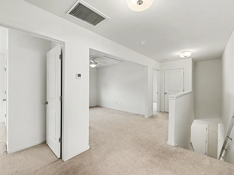 121 Rockingham Way — Photo 26
