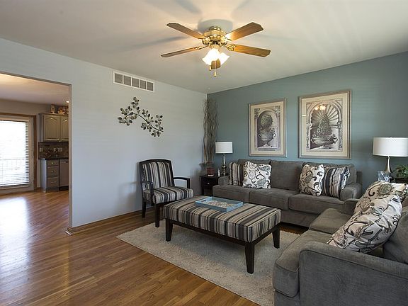 3rd image of 912 Amarillo Dr