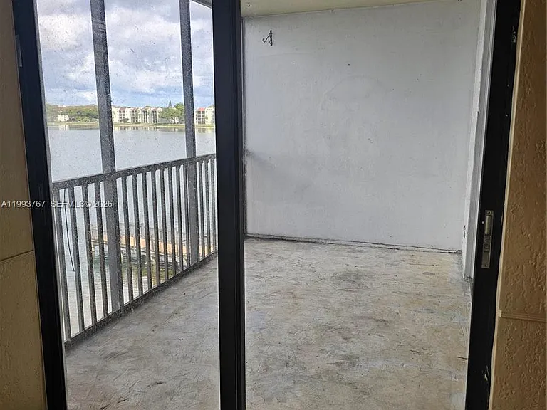 114 Lake Emerald Dr #409 — Photo 5