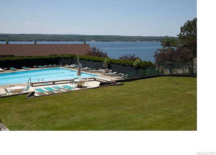 1st image of 10 Seneca Dr