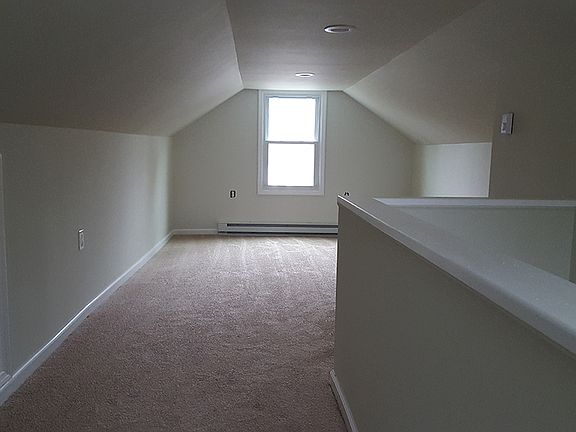 3rd image of 8 Hilltop Dr