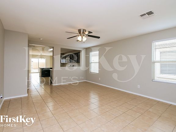 3rd image of 941 E Leslie Ave