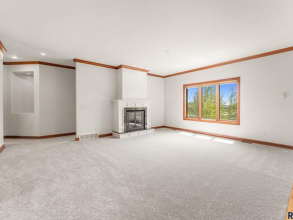 4th image of 5009 E 49th St