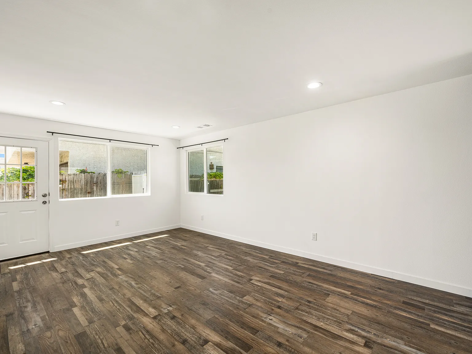2 bed, 1000 sqft, $3,200 — Photo 4