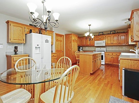 3rd image of 24506 W Wellesley Cir