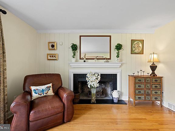 4th image of 1141 Wisteria Dr
