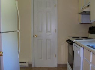 10 Village Dr APT 3, Manchester, ME 04351