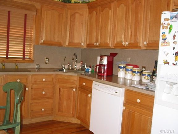 2nd image of 61 King St