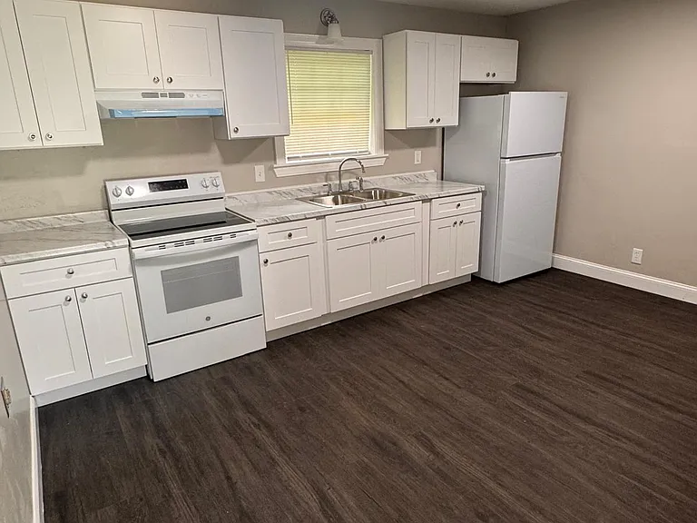 77 Charlotte Dr — Photo 10