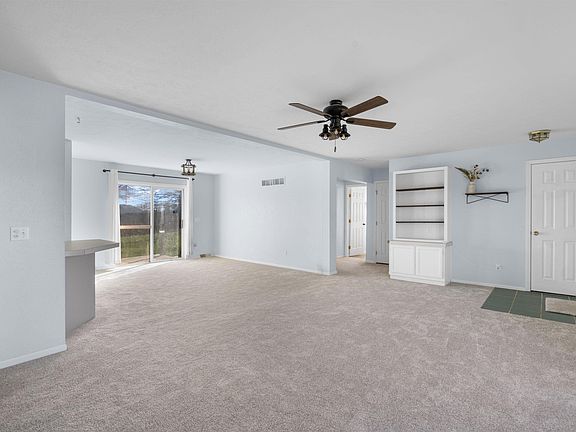 4th image of 16224 Crimson Ave