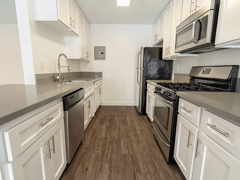 8375 Fountain Ave — Photo 13