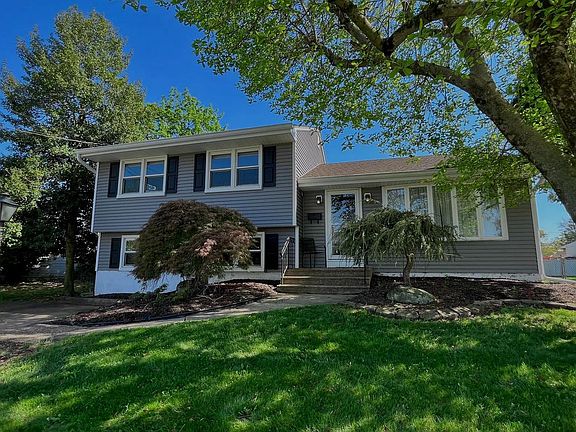 2nd image of 75 Winding Way