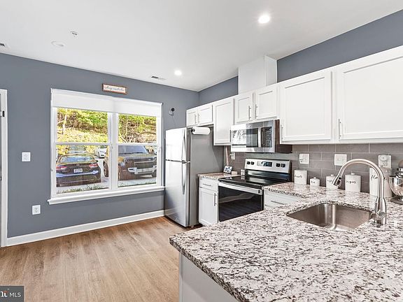 4th image of 2210 Hunter Pl SE